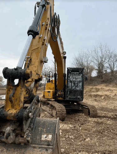 Image of a Cold Creek Materials excavator.